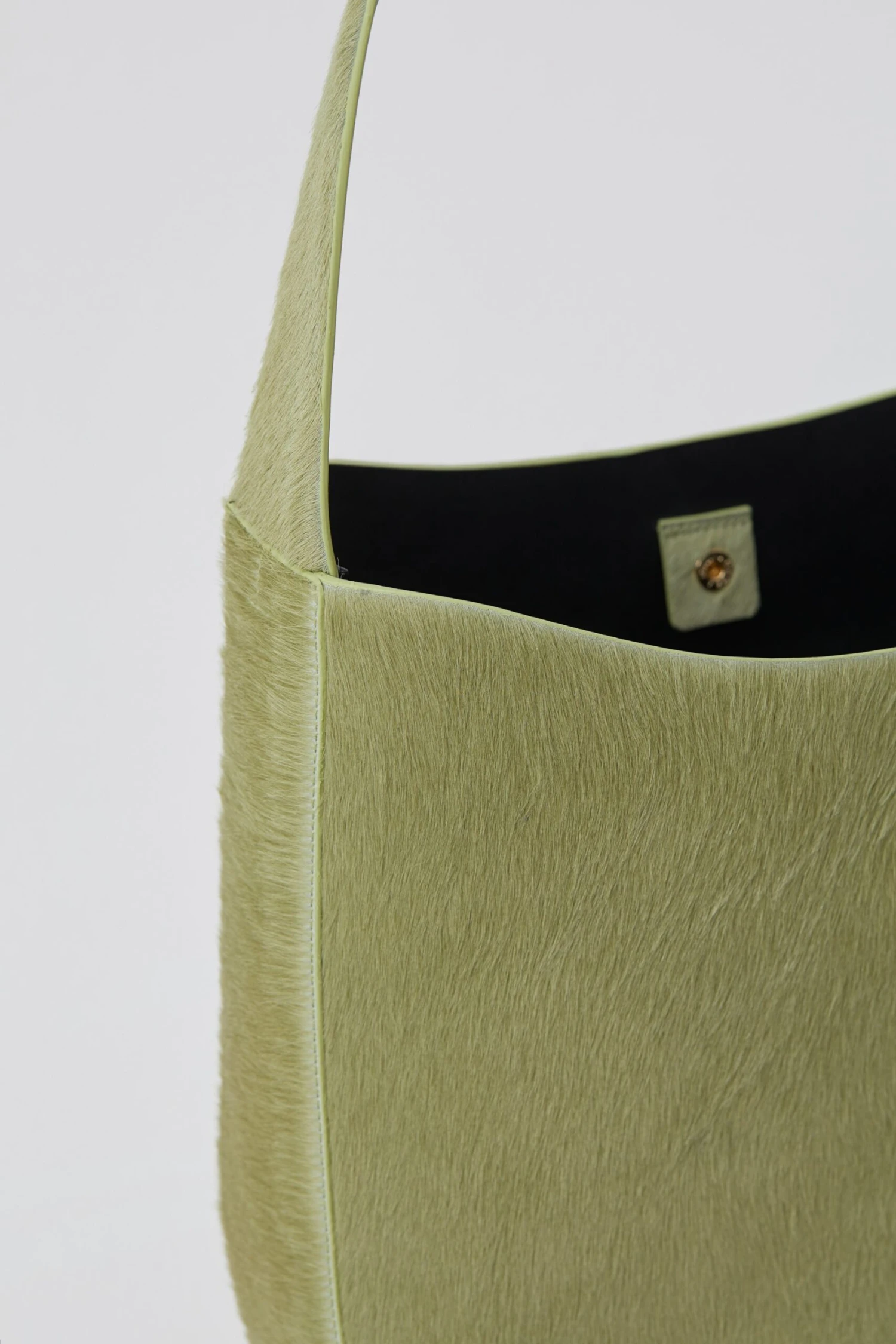 CLOSED Half Round Bag Large Fell 5 CLOSED Half Round Bag Large Fell – Bild 3