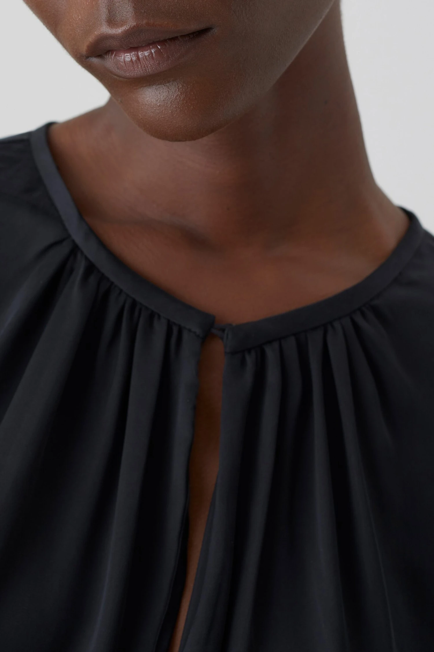 CLOSED Bluse Aus Cupro 5 CLOSED Bluse Aus Cupro – Bild 3