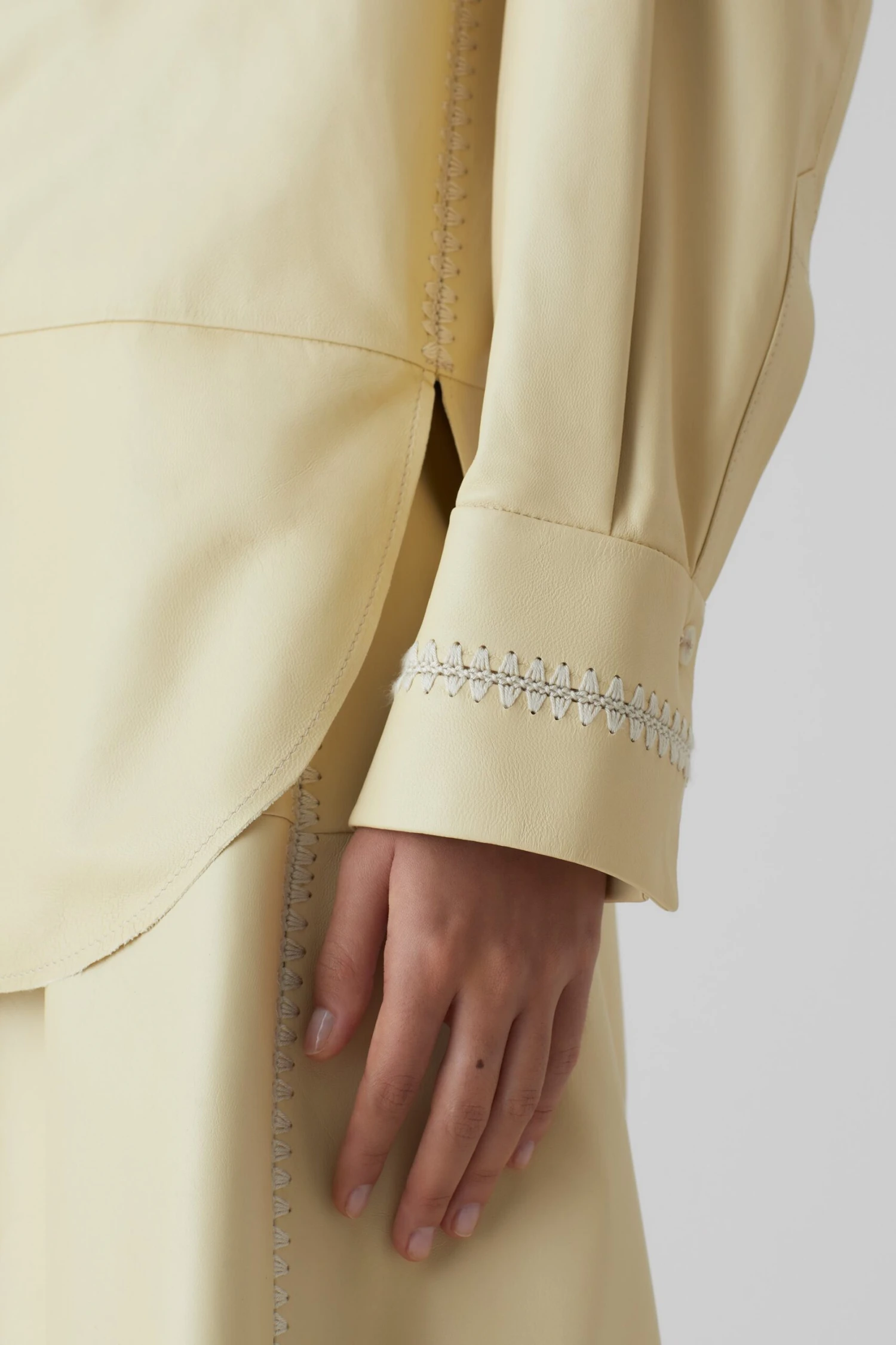 CLOSED Hemdbluse Aus Leder 5 CLOSED Hemdbluse Aus Leder – Bild 3