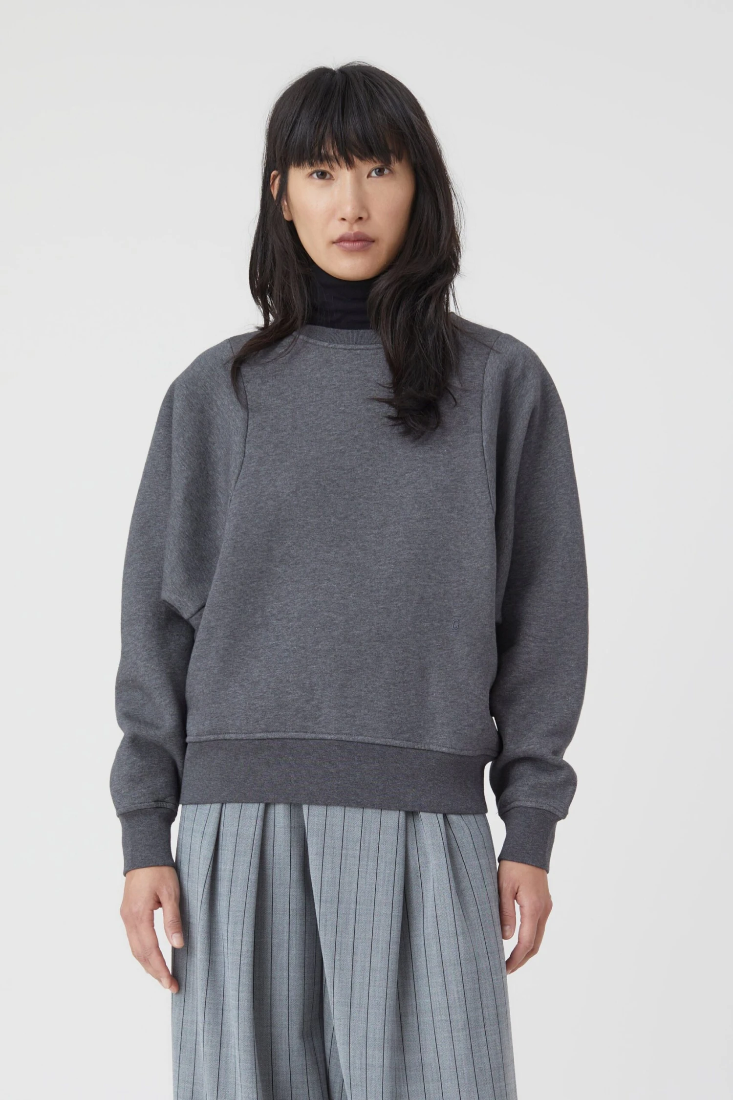 CLOSED Crewneck In O-Shape 3 CLOSED Crewneck In O-Shape